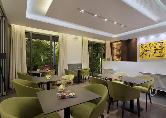 H10 Urquinaona Plaza (adults Only) Отель