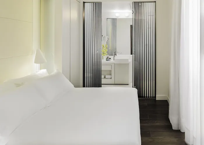 H10 Urquinaona Plaza (adults Only) Отель Барселона