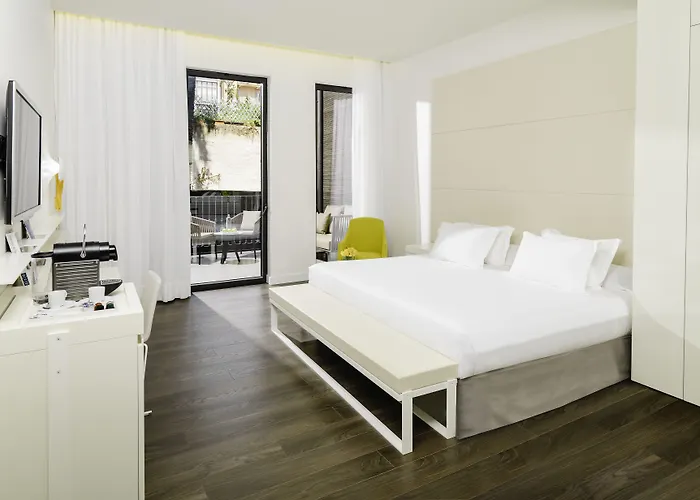 H10 Urquinaona Plaza (adults Only) Отель 4*
