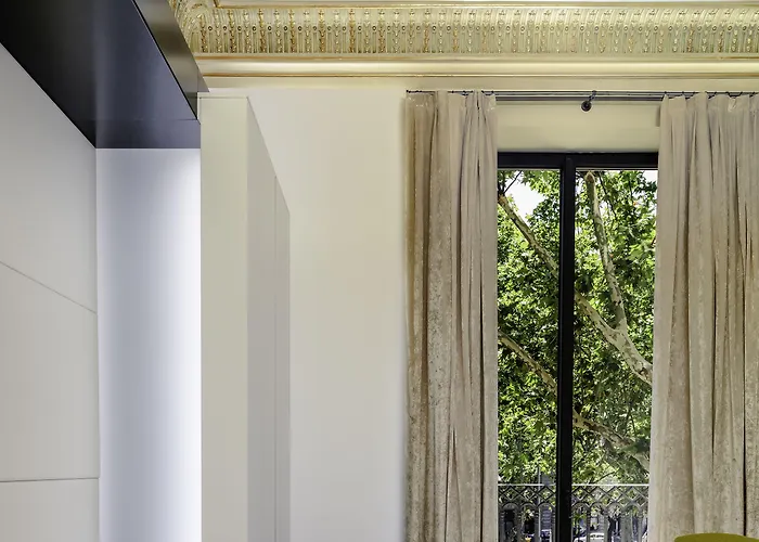 H10 Urquinaona Plaza (adults Only) Отель