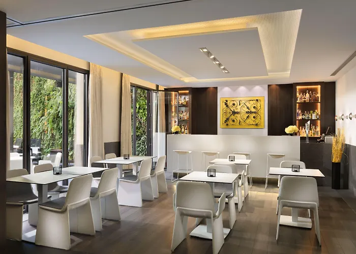 Отель H10 Urquinaona Plaza (adults Only)
